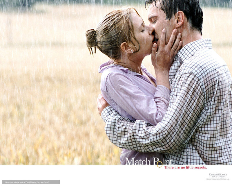 couple kissing in rain