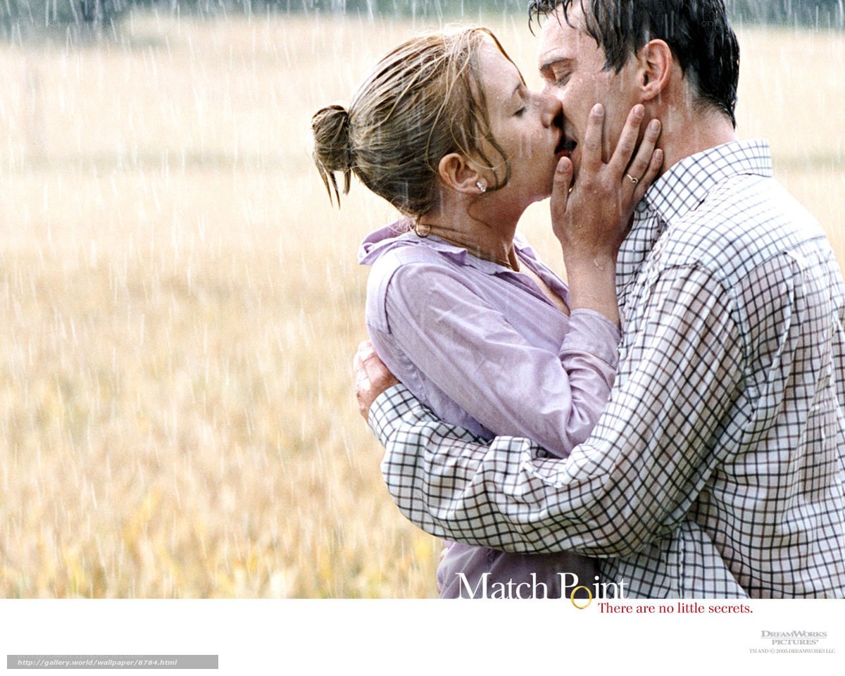 couple kissing in rain