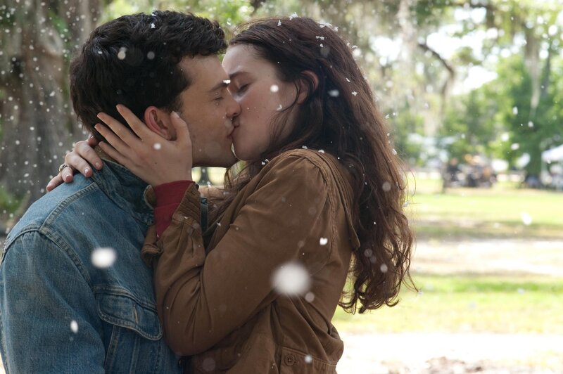 couple kissing in snow