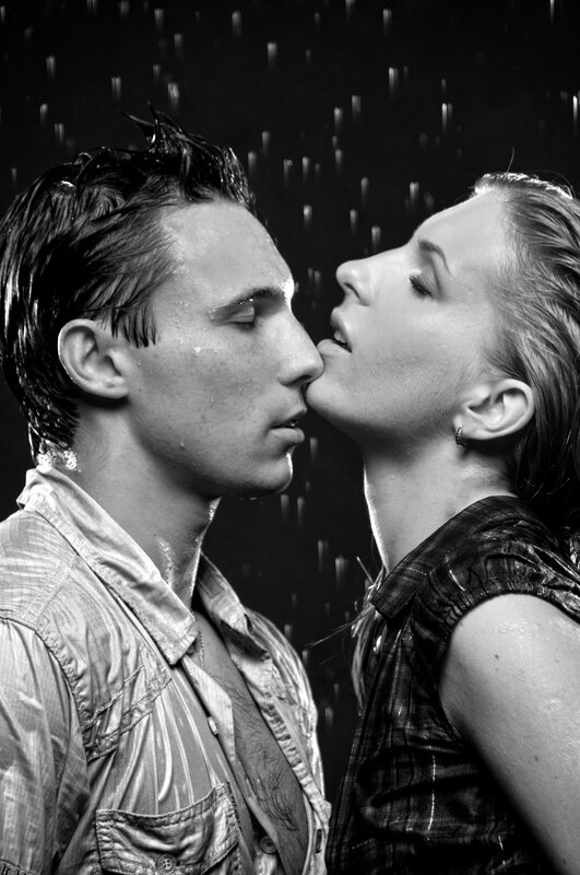 couple kissing in the rain