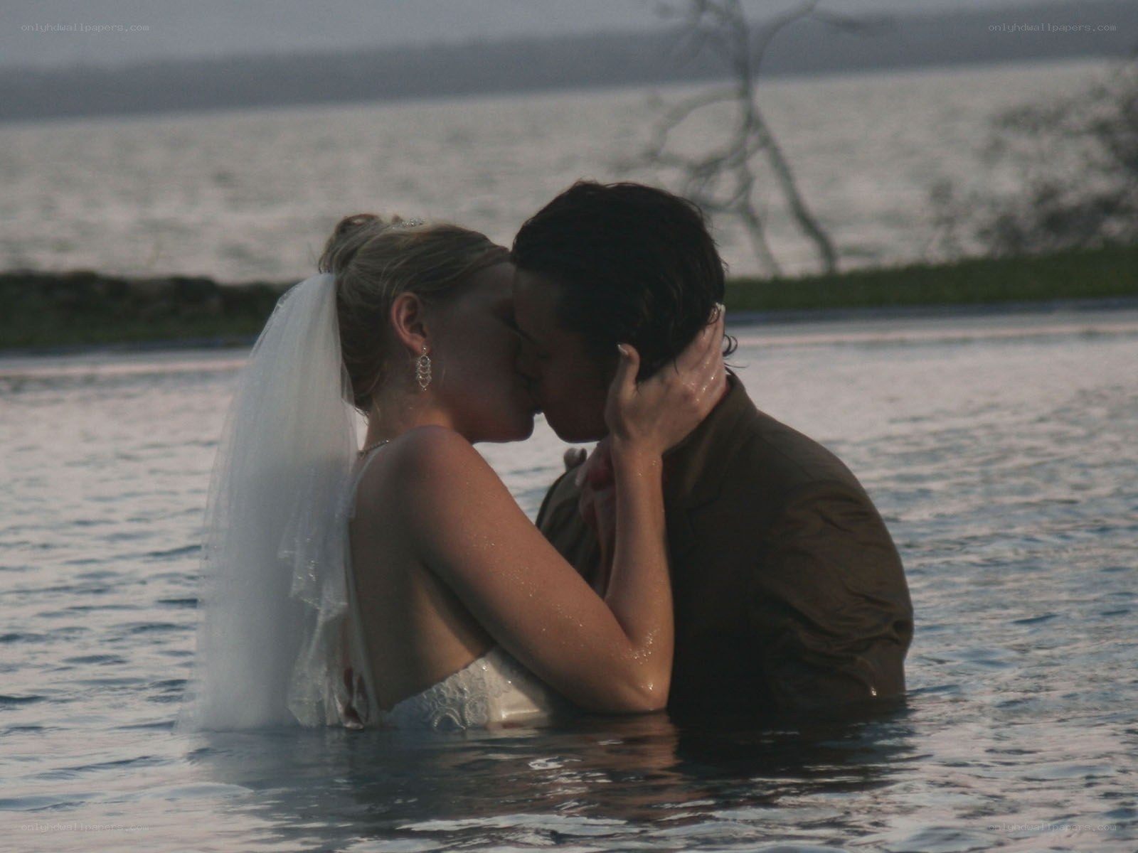 couple kissing in water