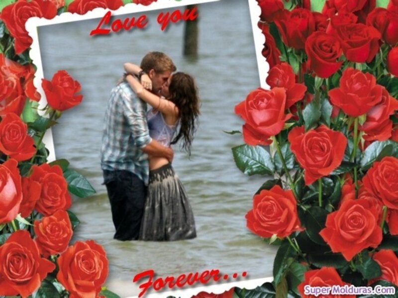 couple kissing in water