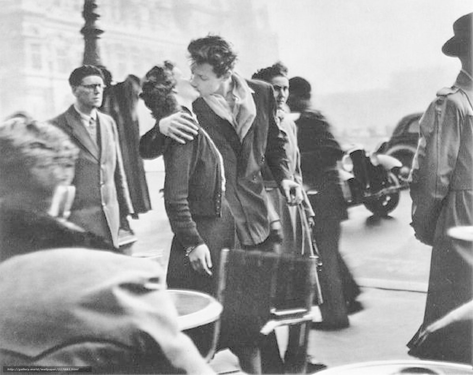 Couple kissing on a city street