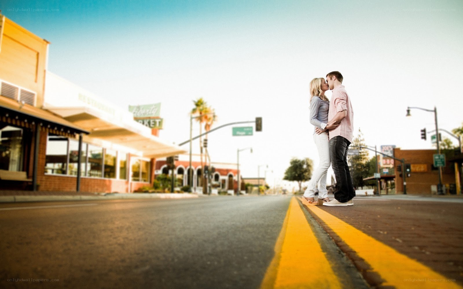 Couple kissing on a street