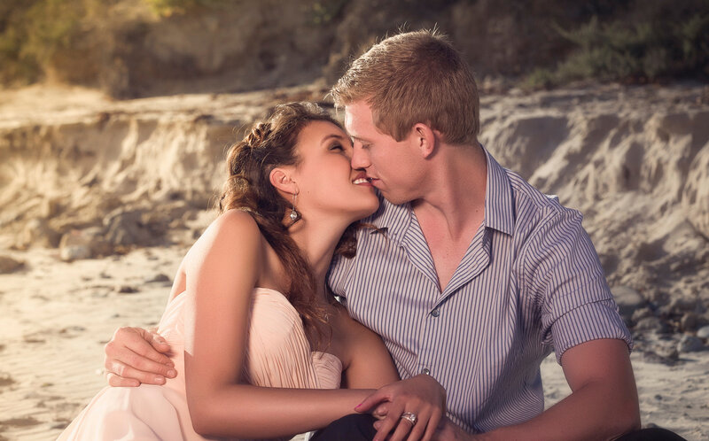 Couple Kissing on Beach — Beige