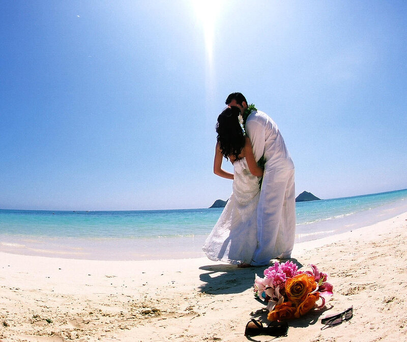 Couple Kissing on Beach — Blue