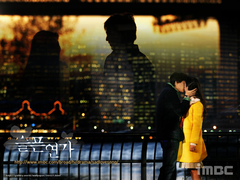 Couple Kissing on Bridge — Yellow