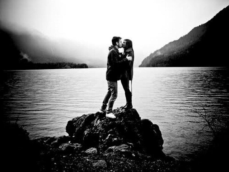 Couple Kissing on Rock — Black