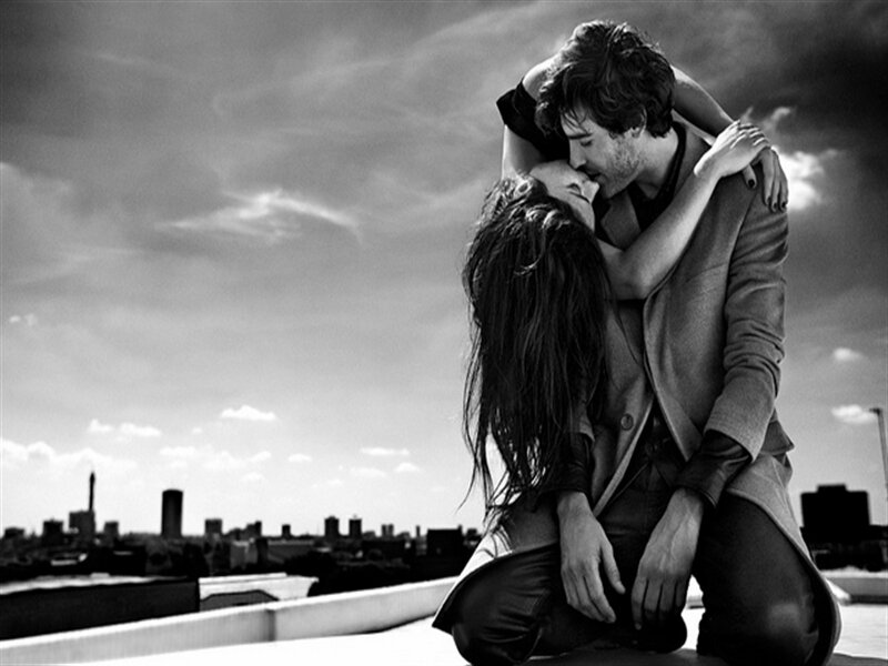 Couple Kissing on Rooftop — Black