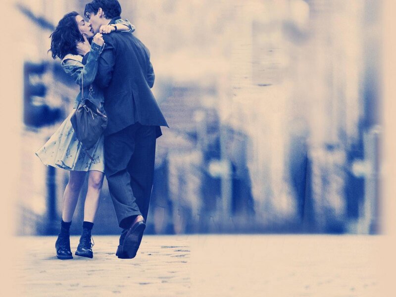 couple kissing on street