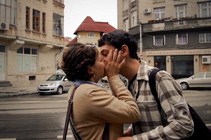 couple kissing on street