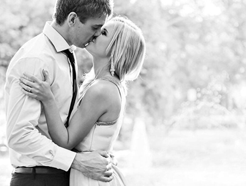 Couple Kissing Outdoors — Black