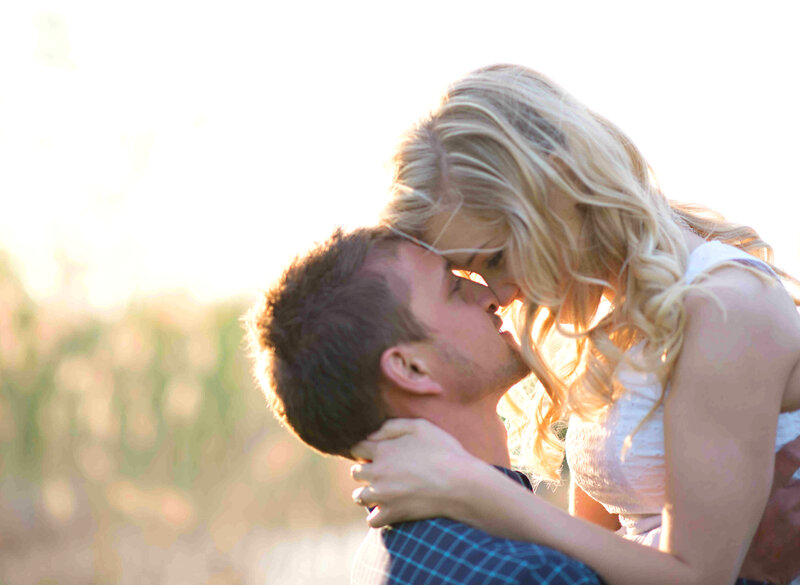 Couple Kissing Outdoors — Gold