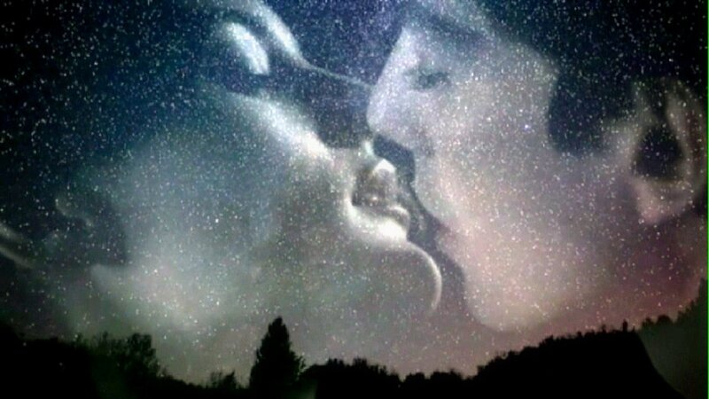 Couple Kissing under Stars — Black