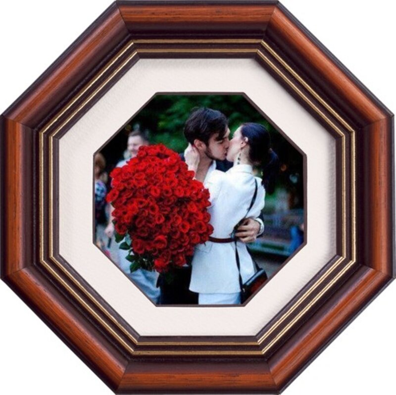 Couple Kissing with Roses — Red