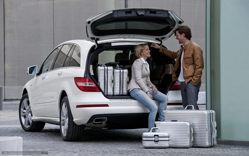 Couple loading luggage into car