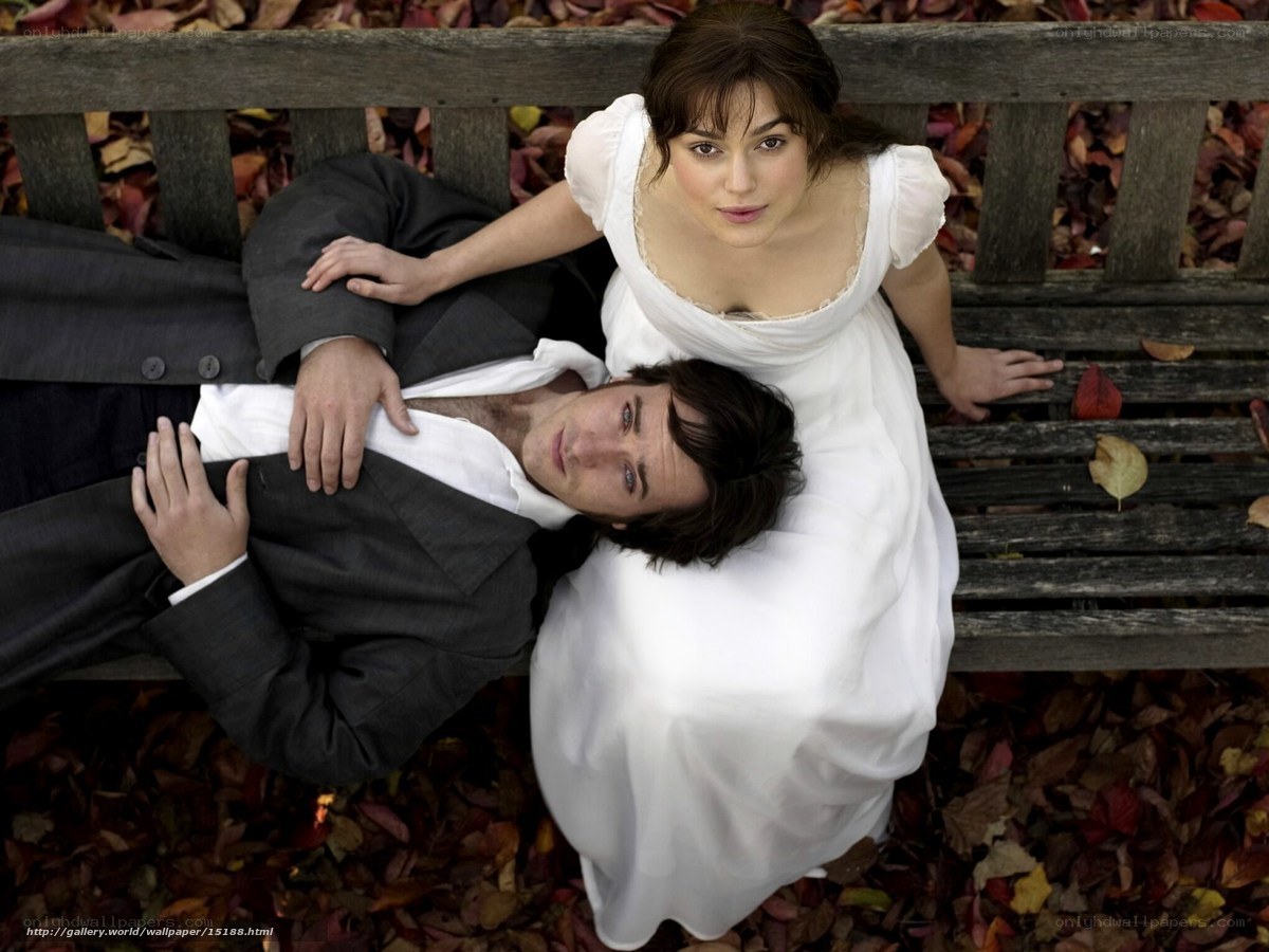 Couple on a bench in autumn