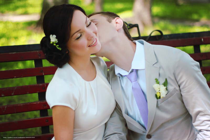 Couple on a Bench — Red, Romantic