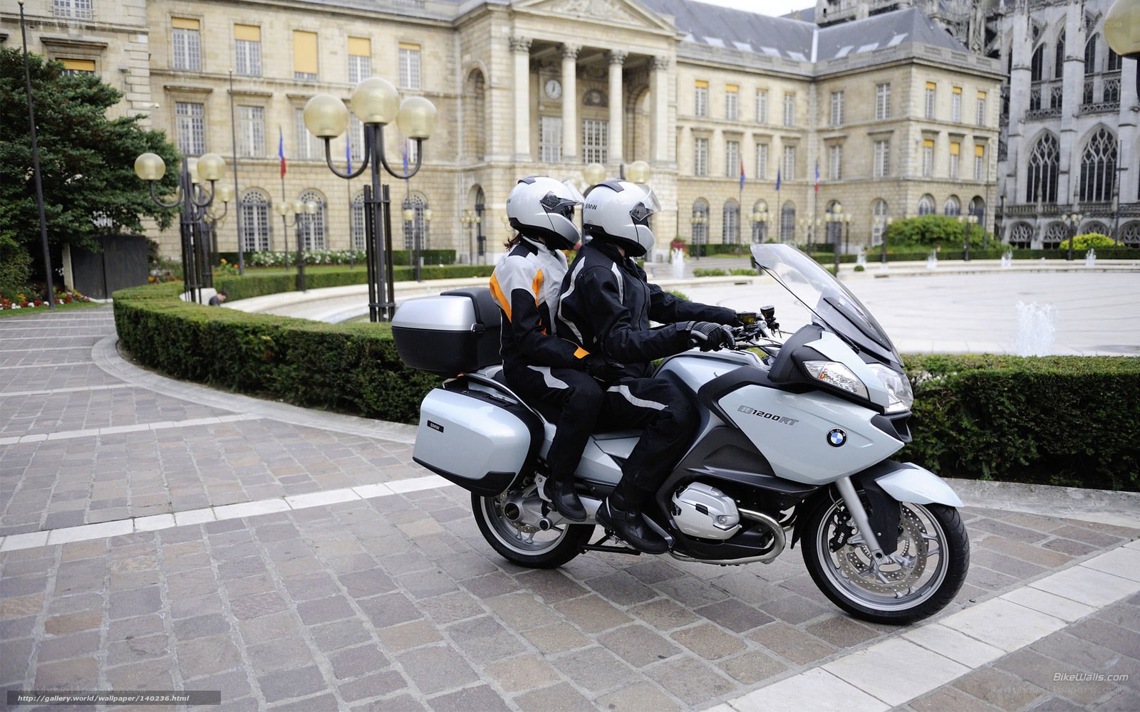 Couple on a motorcycle in Paris