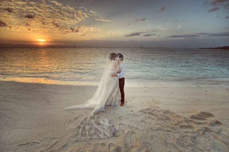 Couple on Beach at Sunset — Gold, Serene