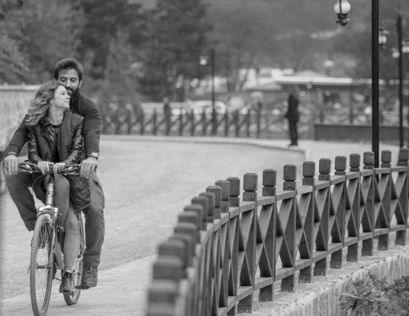 Couple on Bicycle — Black, Calm