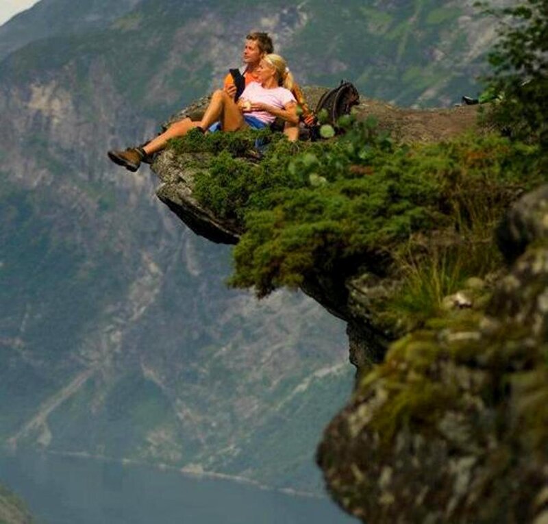 Couple on Cliff Edge — Green