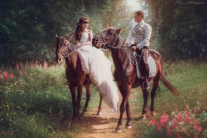 Couple on Horses — Green