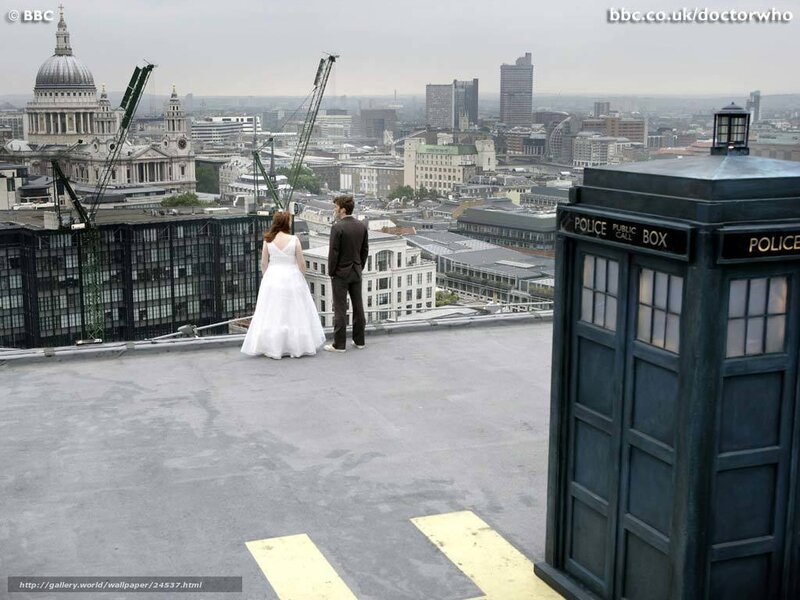 Couple on Rooftop — Gray