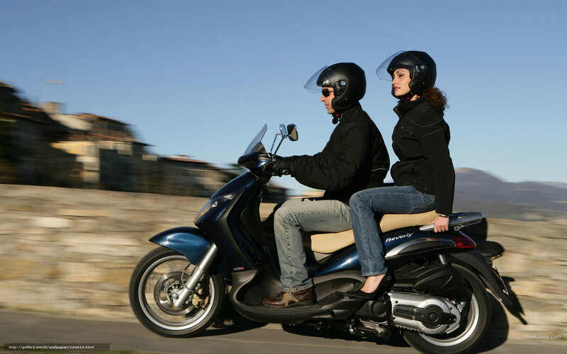 Couple on Scooter — Blue, Dynamic