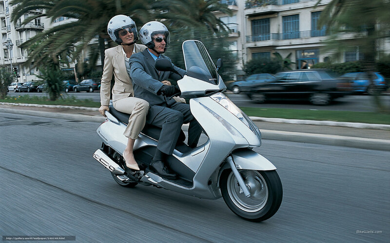 Couple on Scooter — Silver
