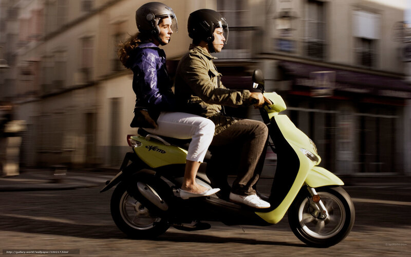 Couple on Scooter — Yellow