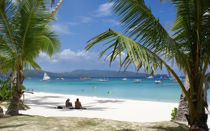 Couple on Tropical Beach — Blue, Serene