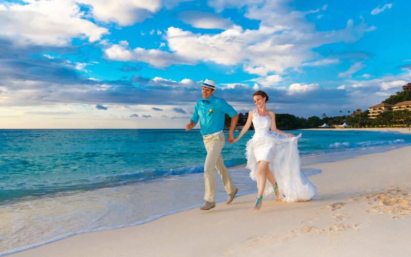 Couple Running on Beach — Blue, Joyful