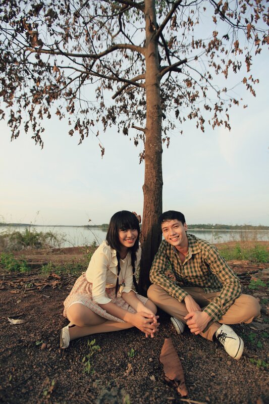 Couple sitting by a tree