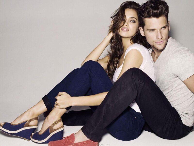 Couple sitting on floor in casual wear