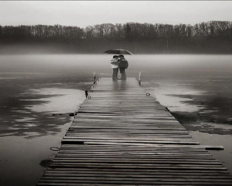 Couple under Umbrella — Black