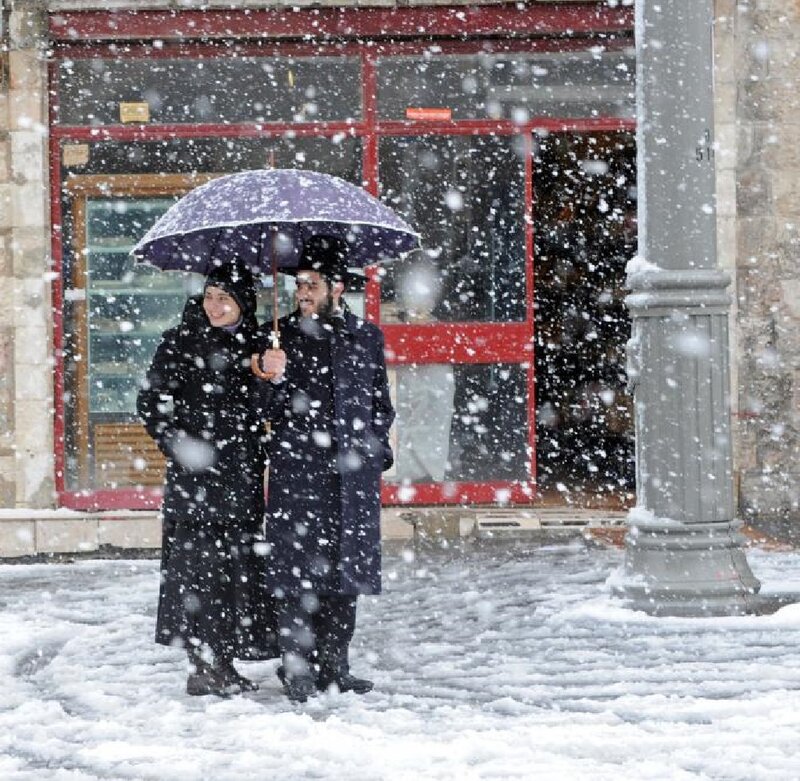 Couple under Umbrella — White, Cold
