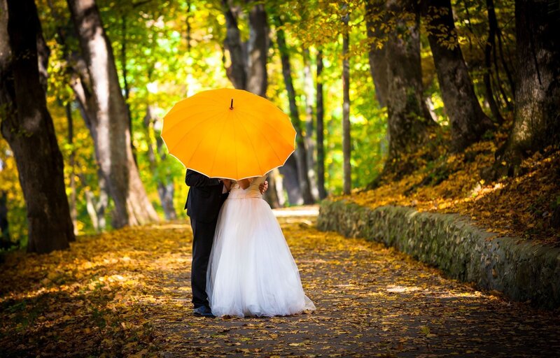 Couple under Umbrella — Yellow, Serene