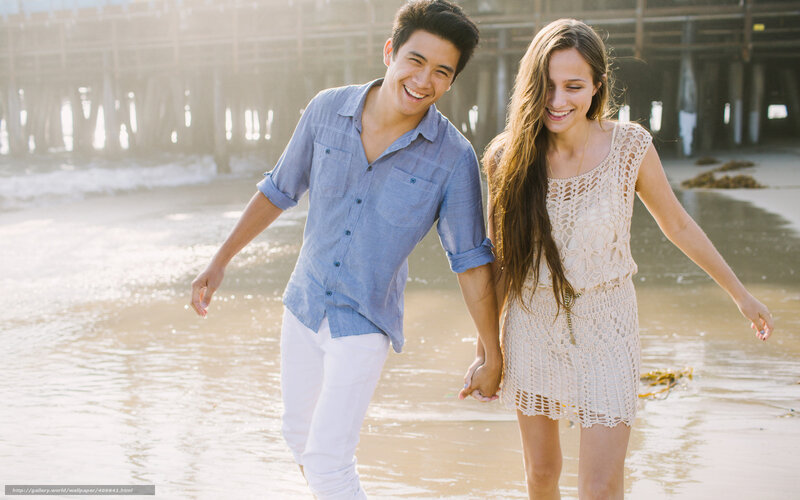 Couple Walking on Beach — Blue, Happy