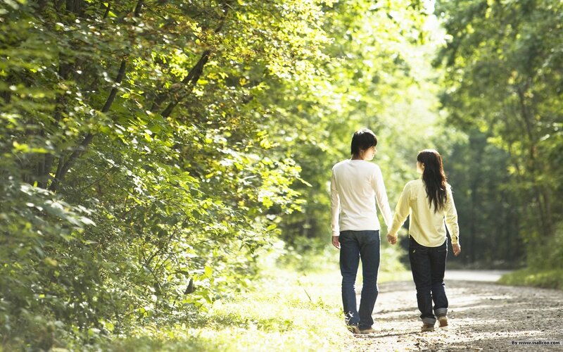 Couple Walking on Path — Green