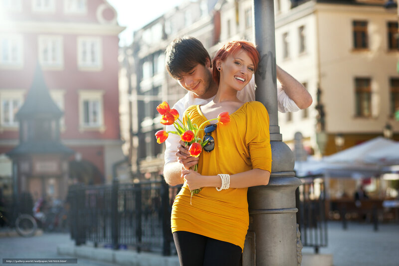 Couple with Flowers — Yellow