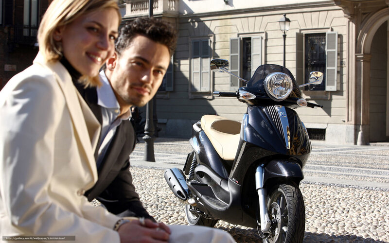Couple with Scooter — Black
