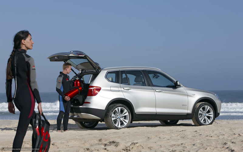 Couple with SUV on beach