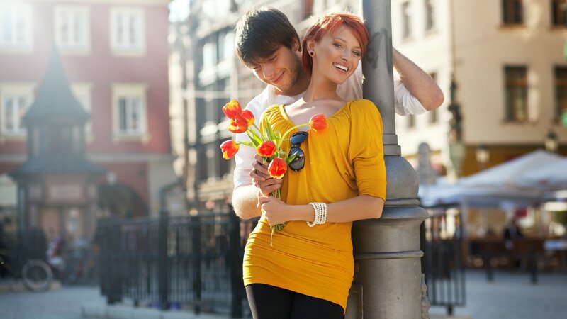 Couple with tulips in city