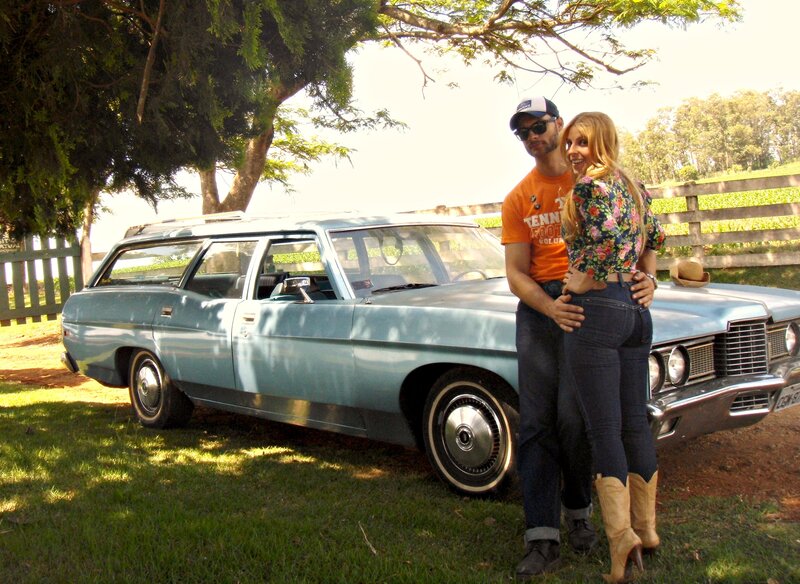 Couple with Vintage Car — Blue, Relaxed