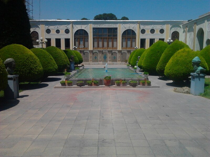 Courtyard with fountain and building