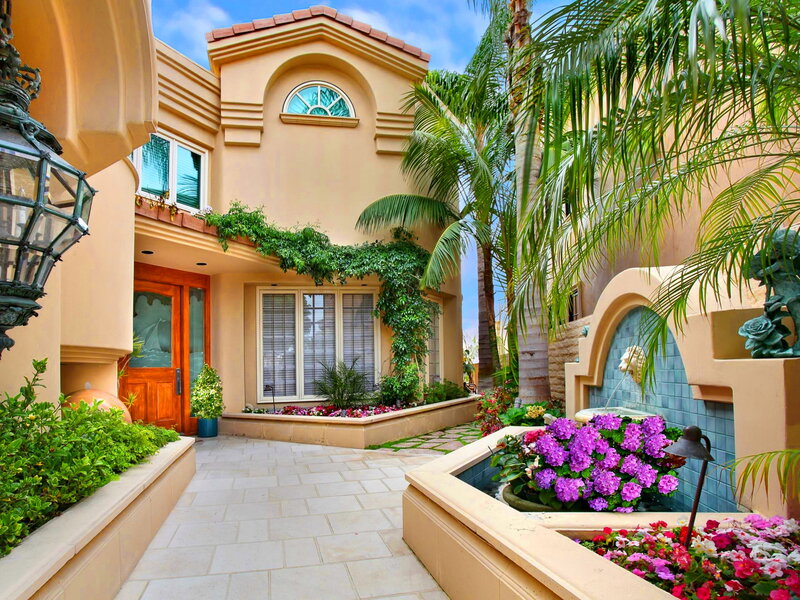 Courtyard with Fountain — Beige