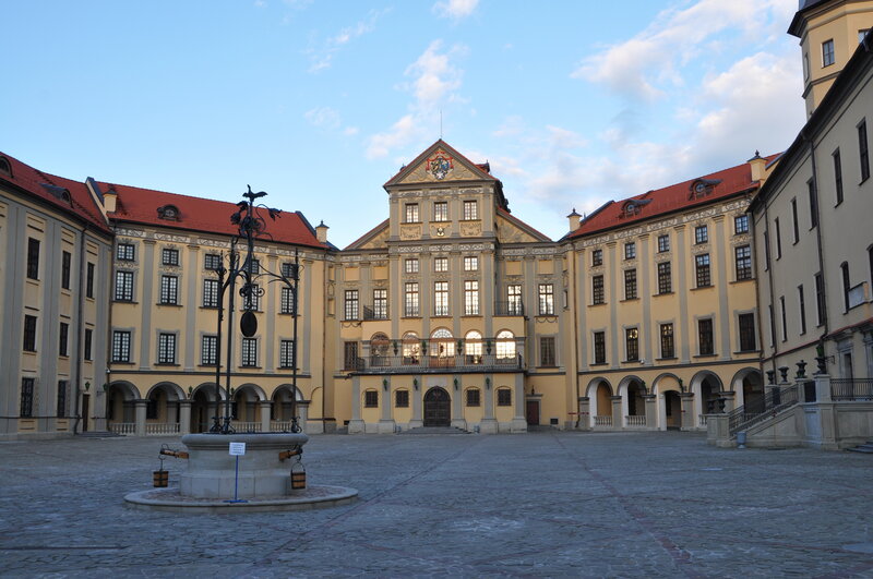 Courtyard with Fountain — Yellow