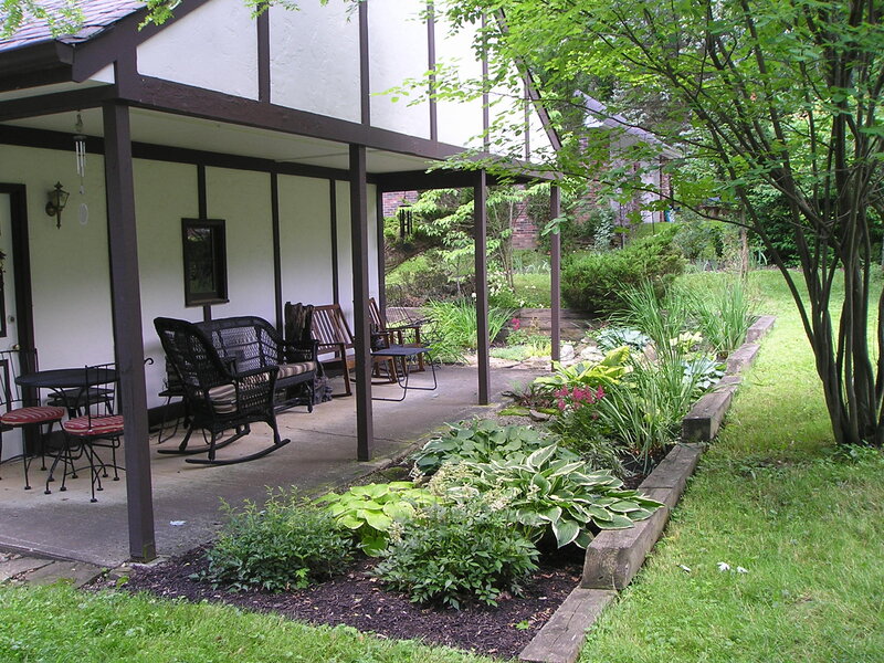 Covered Patio with Garden — Green