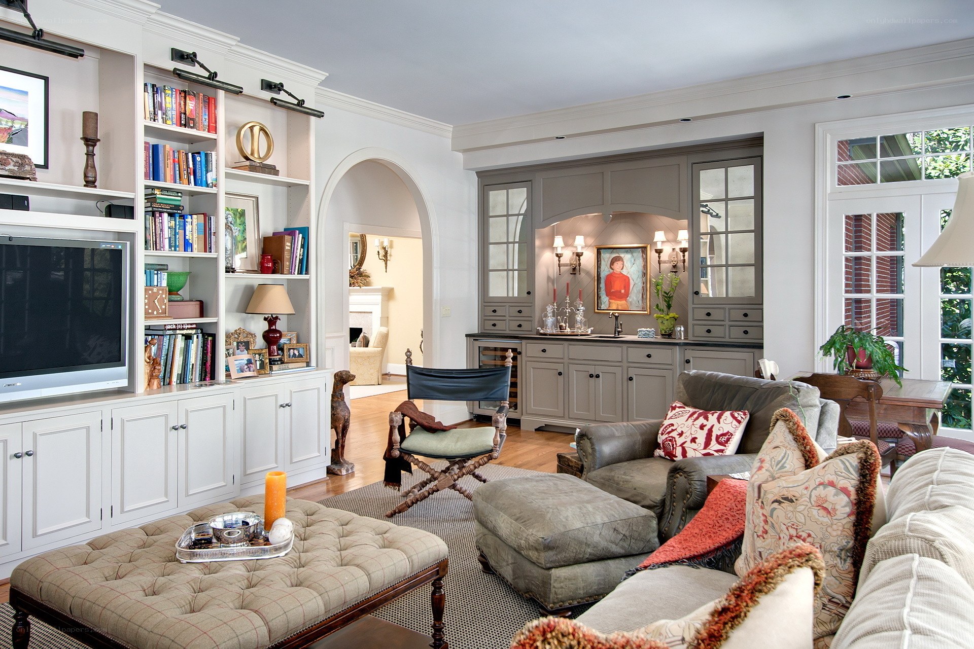 Cozy living room with built-in shelves